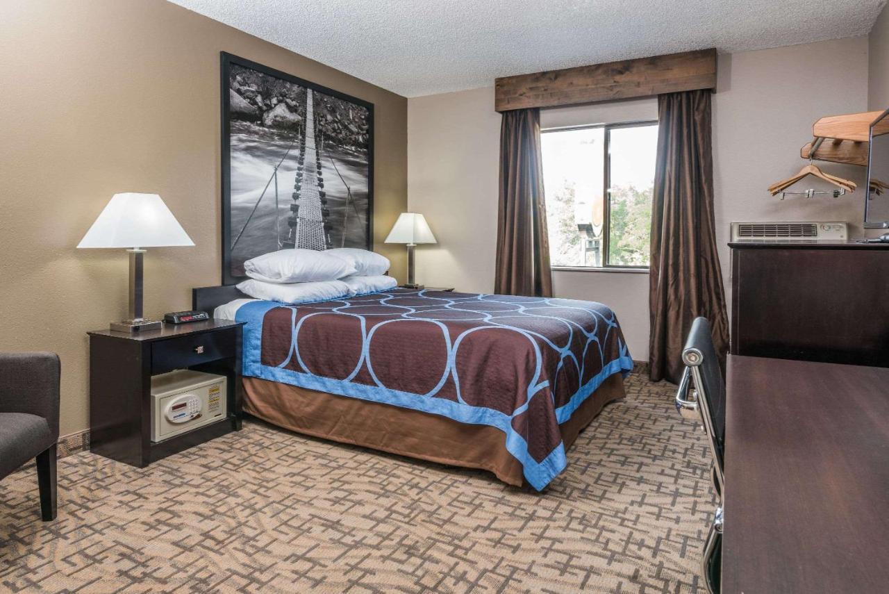 | Super 8 by Wyndham Boise