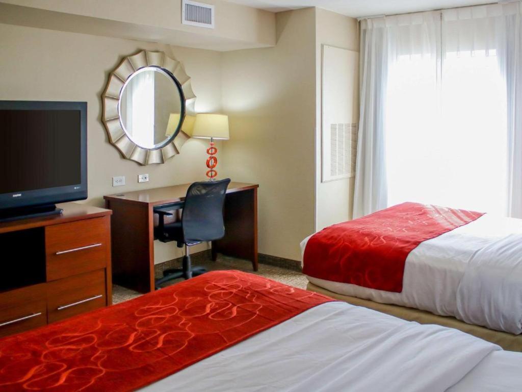 Queen Suite with Two Queen Beds and Accessible Tub - Accessible/Non-Smoking at Comfort Suites At Virginia Center Commons