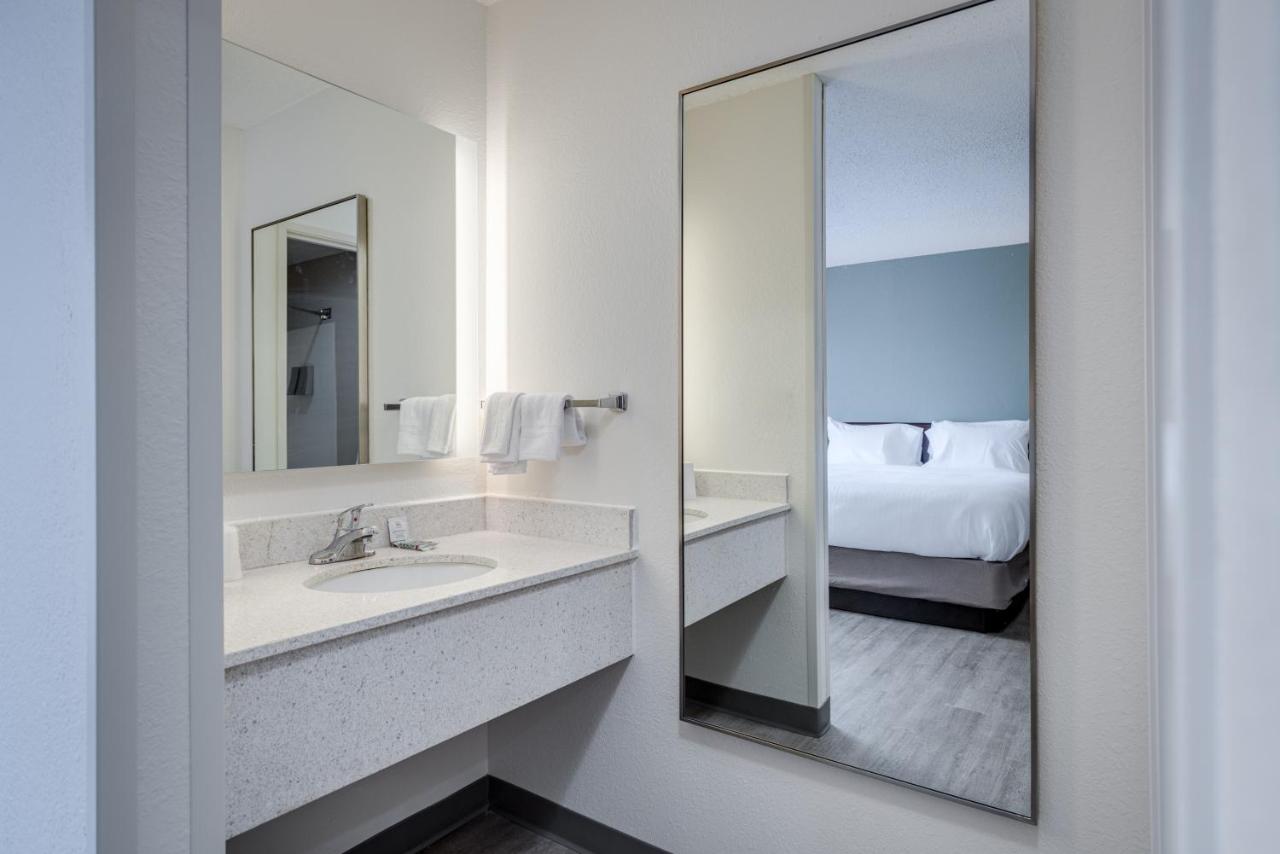 Queen Studio at MySuites Lawton