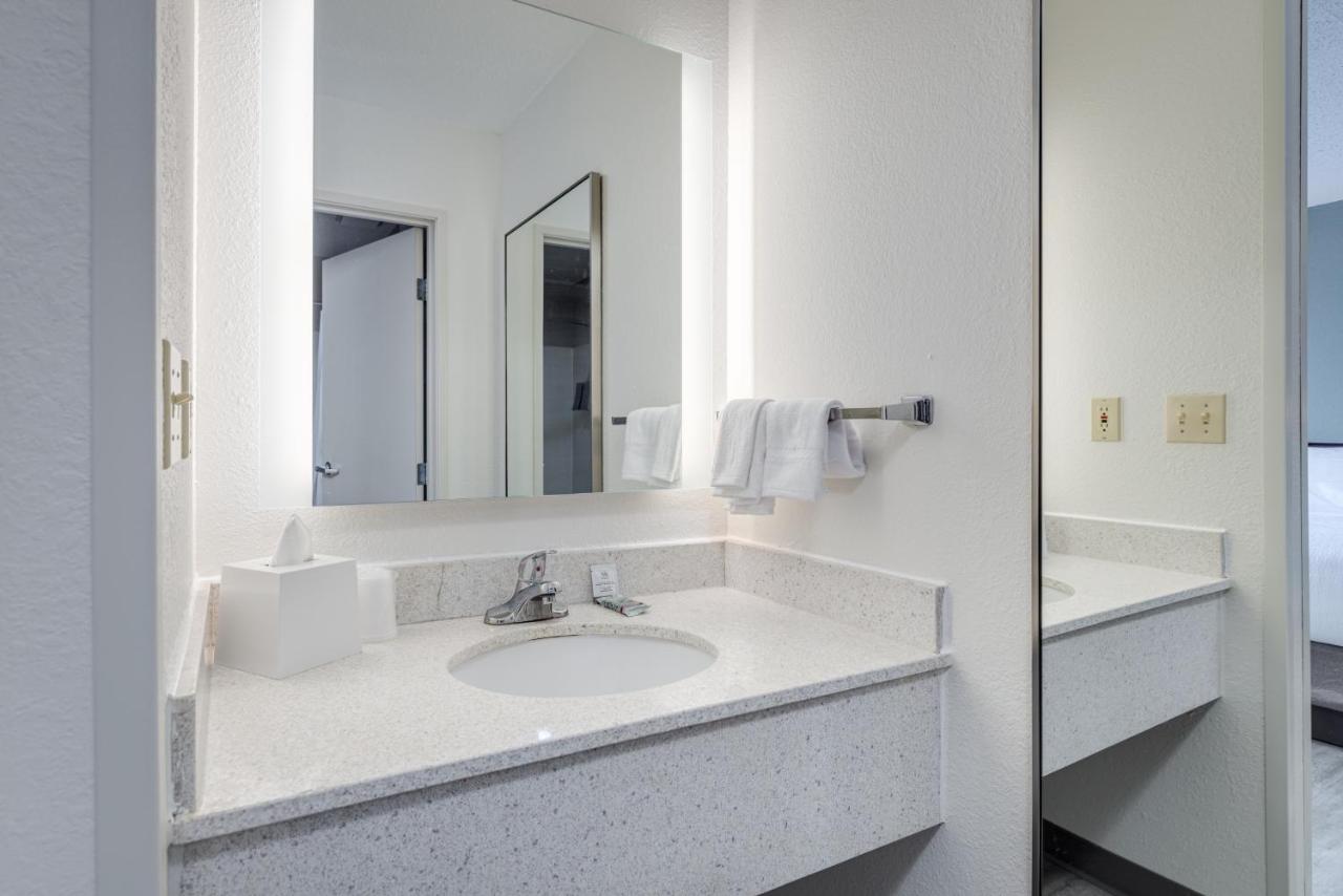Queen Studio at MySuites Lawton