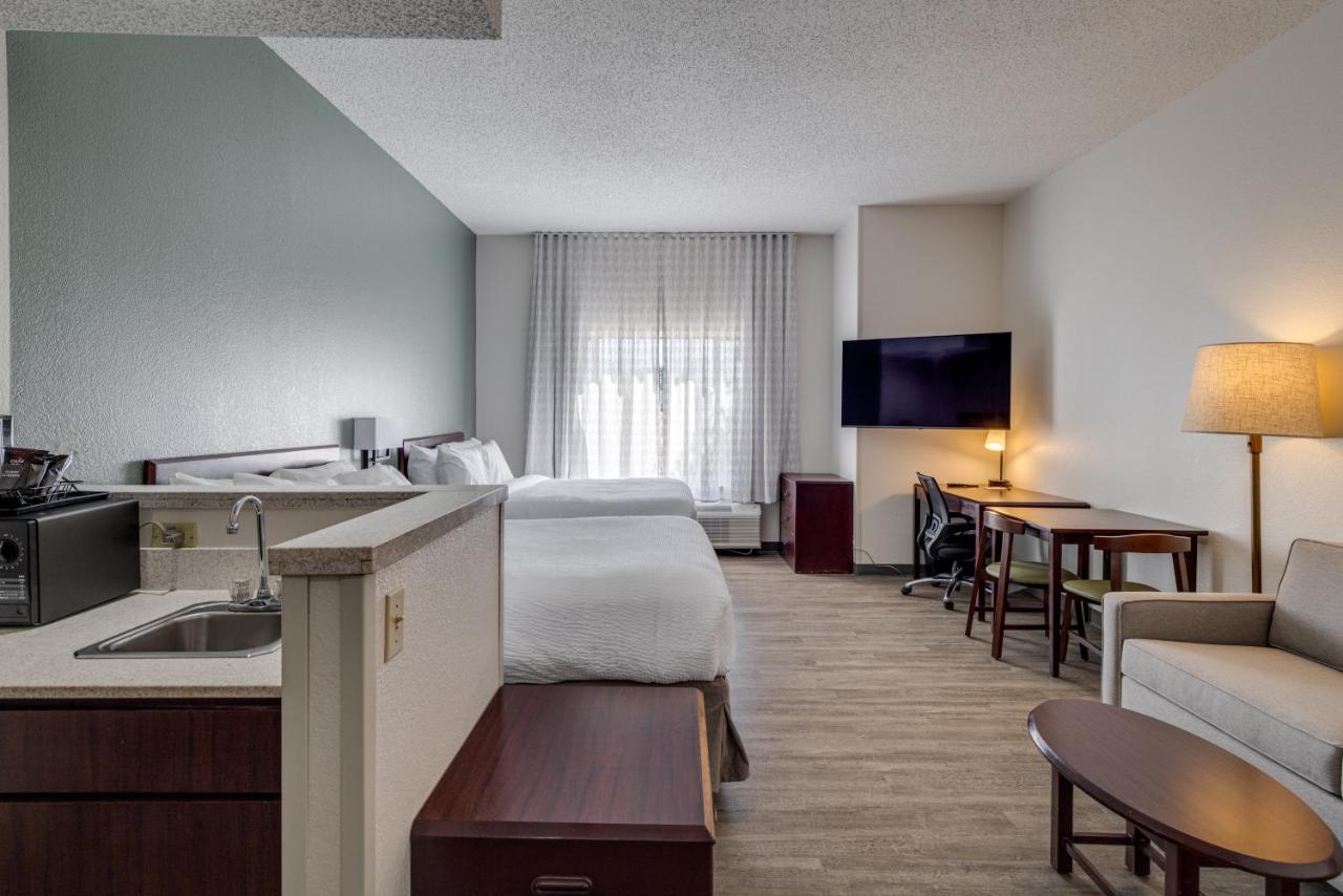 Queen Studio at MySuites Lawton