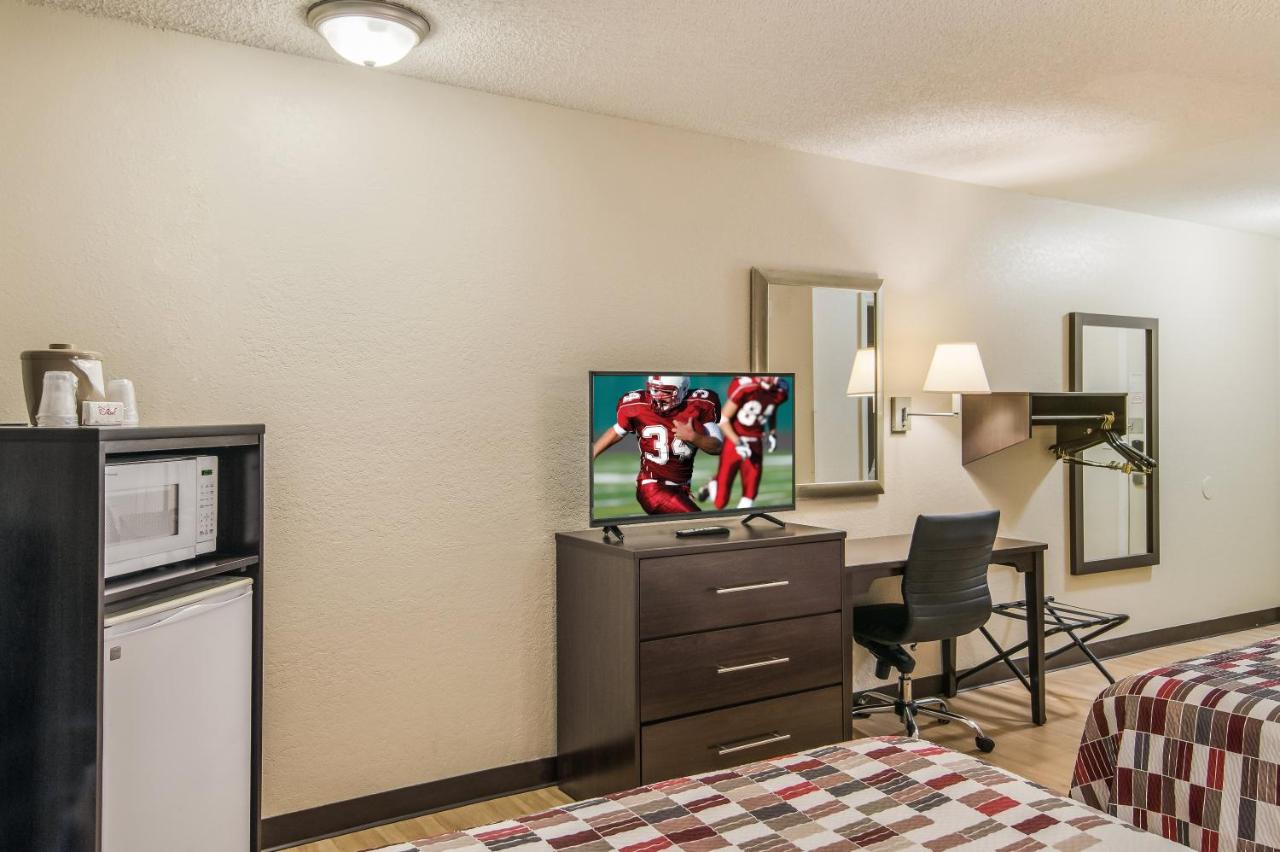 Deluxe Room with Two Queen Beds - Disablity Access/Roll-In Shower Non-Smoking at Red Roof Inn & Suites Pensacola East - Milton
