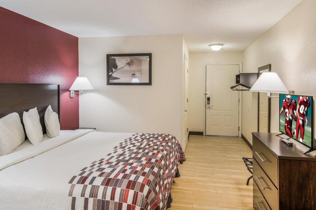 Deluxe King Room - Disablity Access/Roll-In Shower Non-Smoking at Red Roof Inn & Suites Pensacola East - Milton