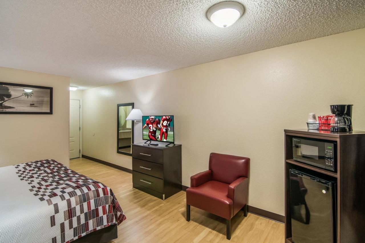 Superior King Room - Non-Smoking at Red Roof Inn & Suites Pensacola East - Milton