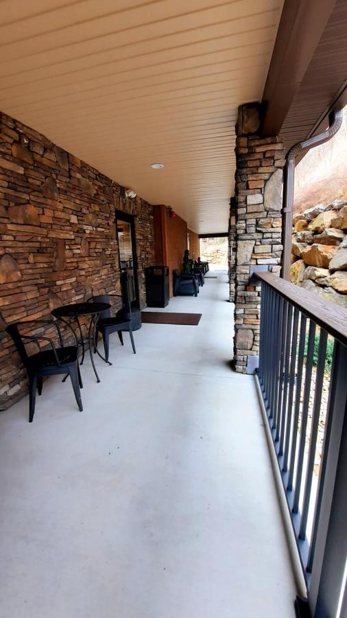 | Stonebrook Lodge Bryson City