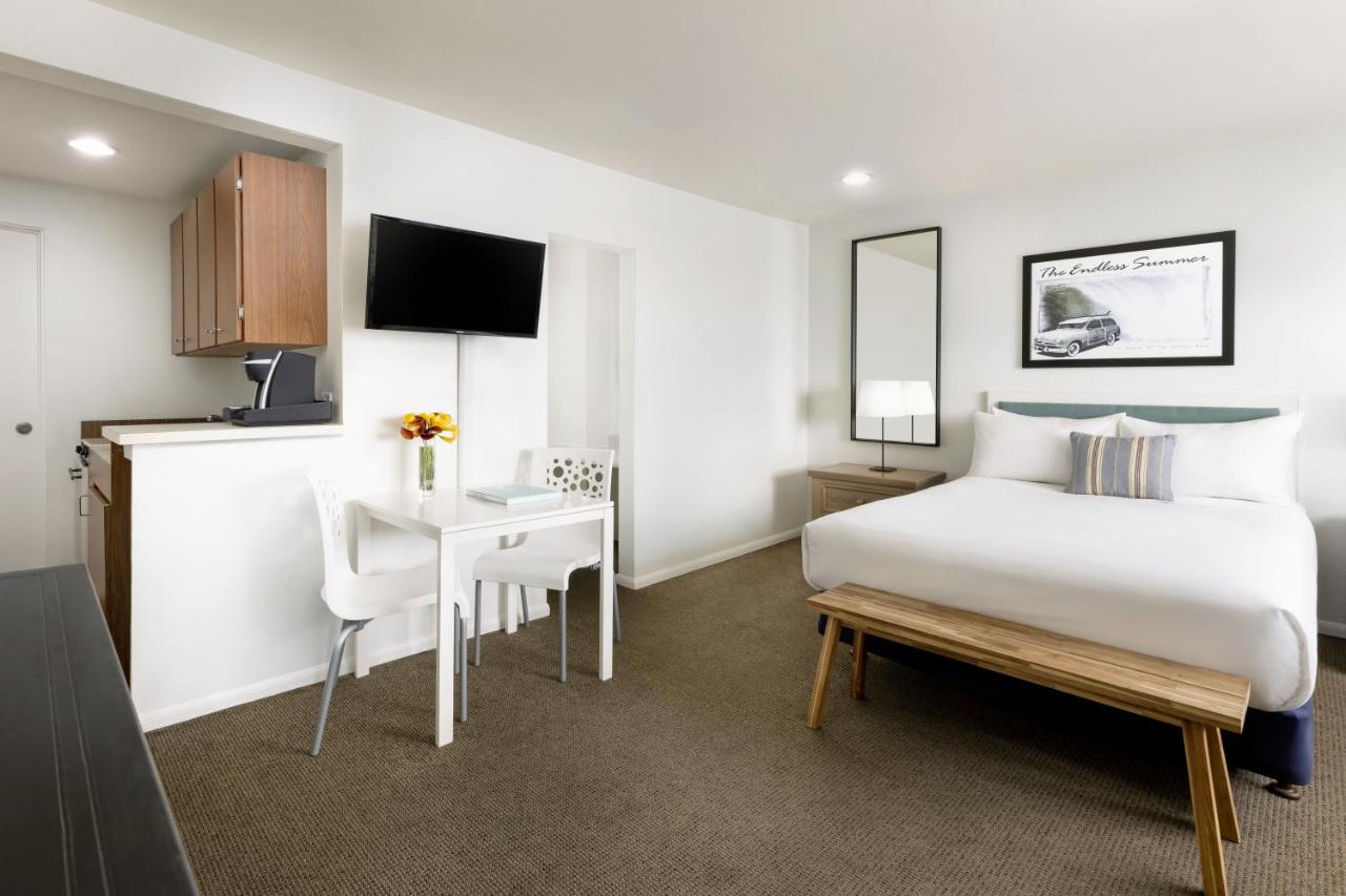 Standard Queen Room at Pacific Edge Hotel