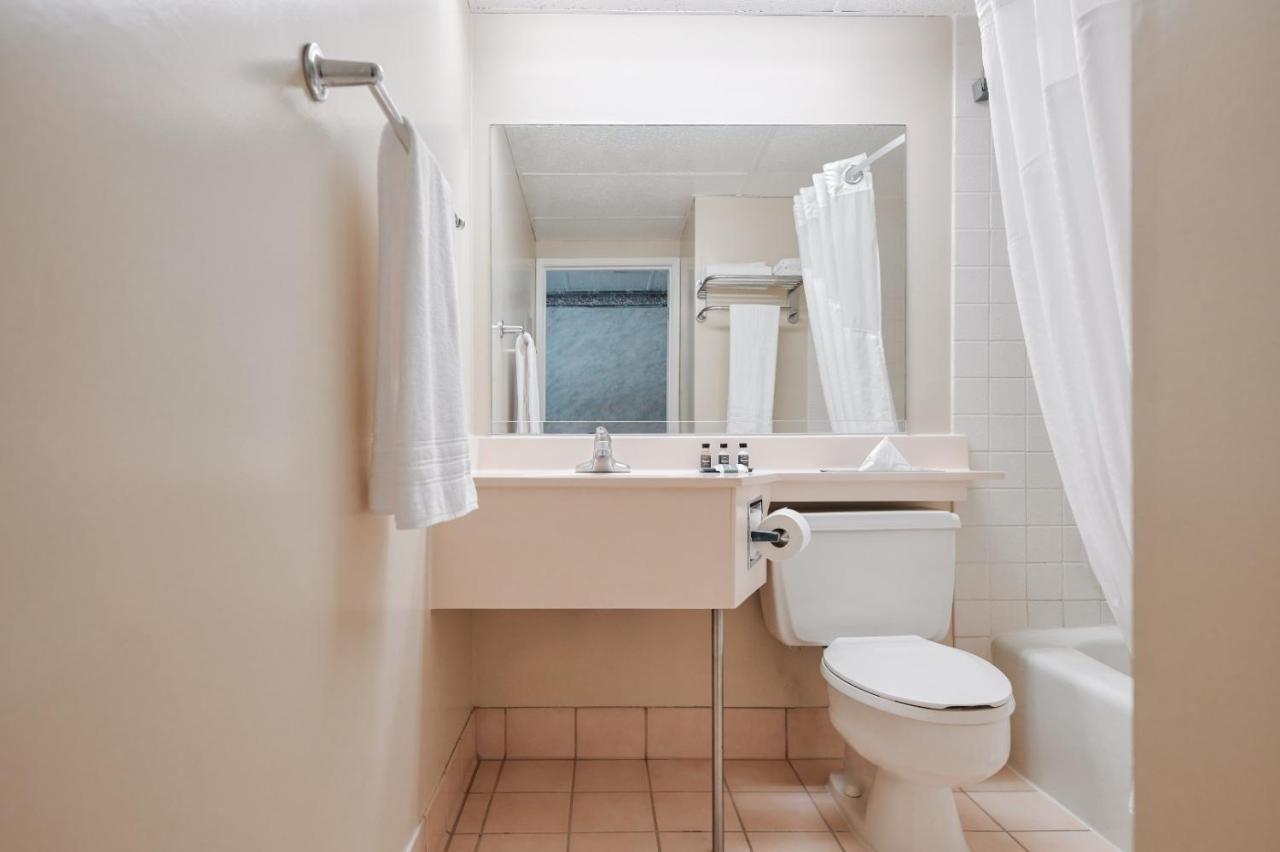 Deluxe Double Room at Glendale Express Hotel Los Angeles