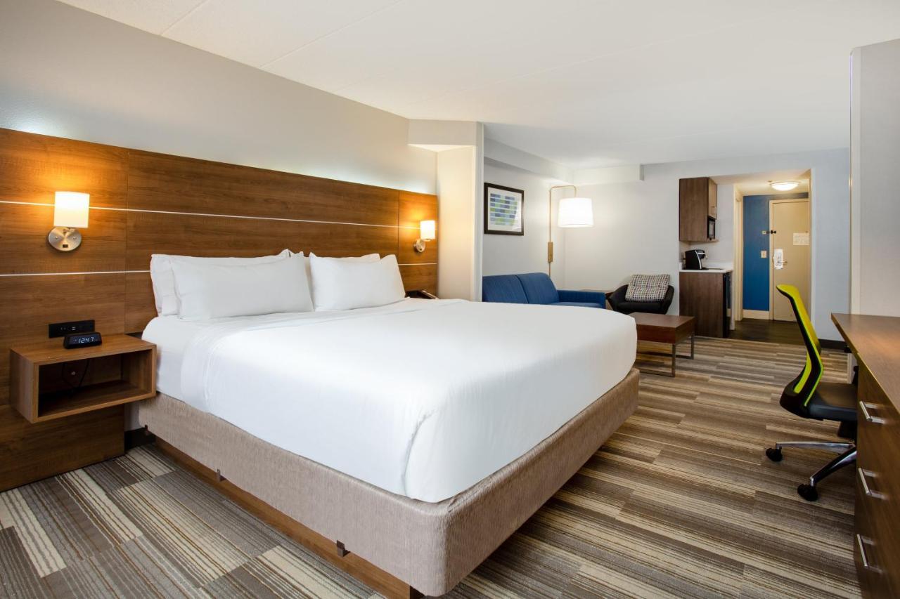 Junior King Suite - Non-Smoking at Holiday Inn Express & Suites Fort Wayne by IHG