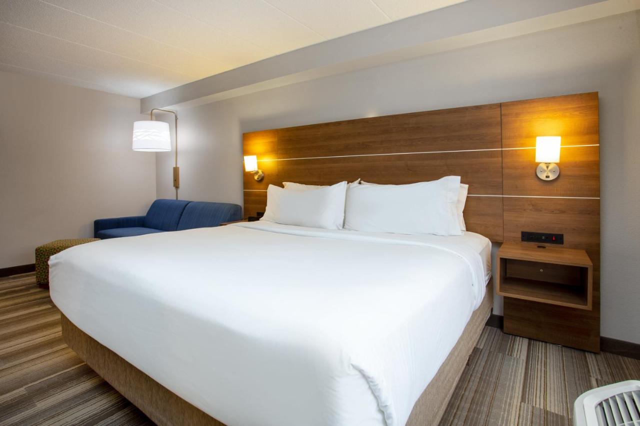 King Room with Sofa Bed - Non-Smoking at Holiday Inn Express & Suites Fort Wayne by IHG