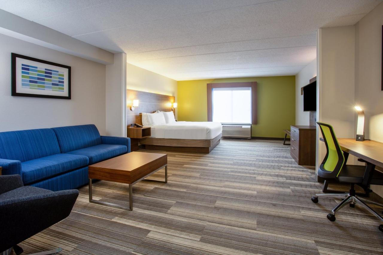 Suite - Mobility Access/Hearing Accessible at Holiday Inn Express & Suites Fort Wayne by IHG