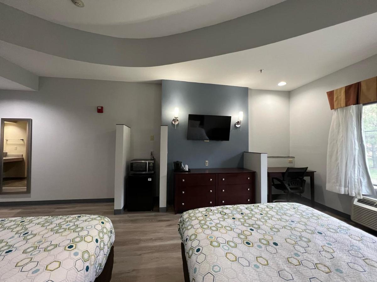 | HomeTowne Studios & Suites Washington