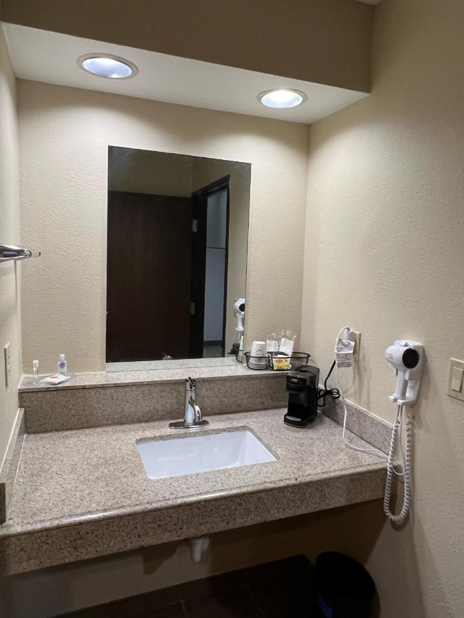 | HomeTowne Studios & Suites Washington