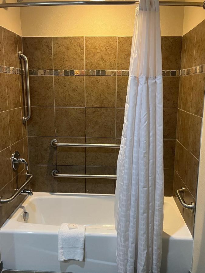 | HomeTowne Studios & Suites Washington