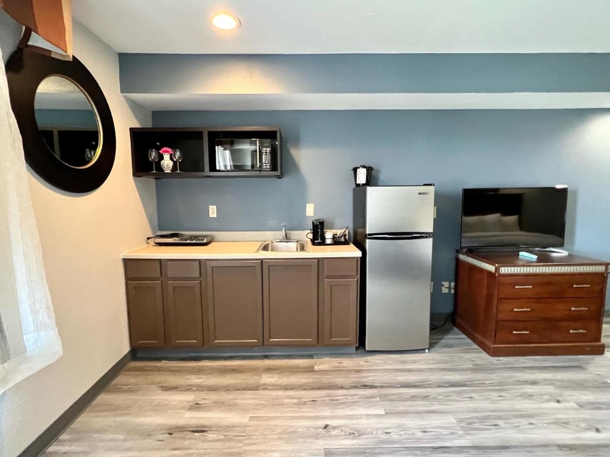 | HomeTowne Studios & Suites Washington