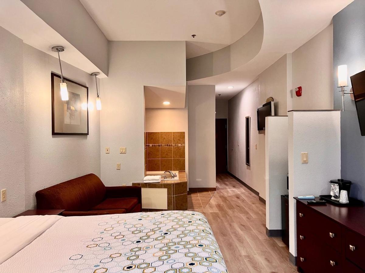 | HomeTowne Studios & Suites Washington