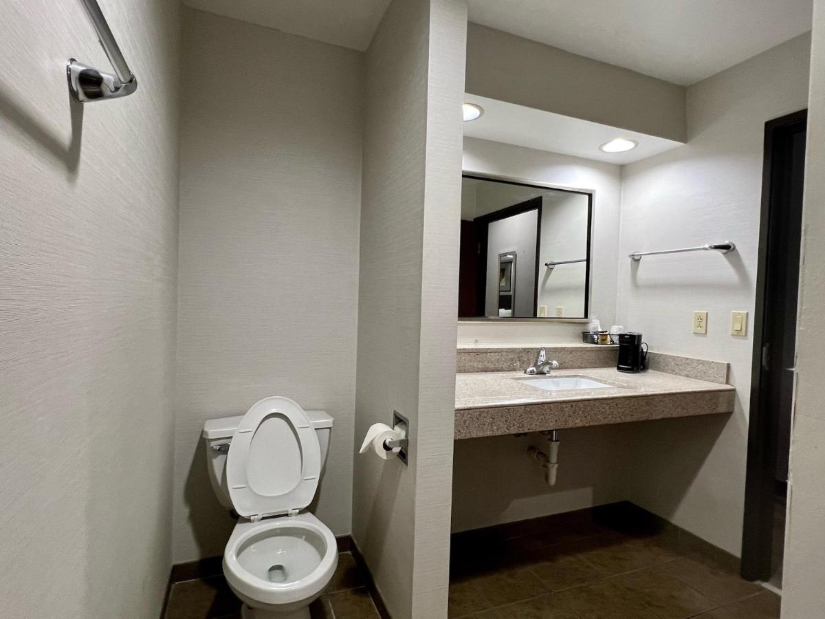 | HomeTowne Studios & Suites Washington