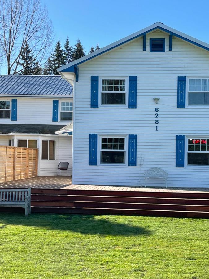 | Foster Lake Inn