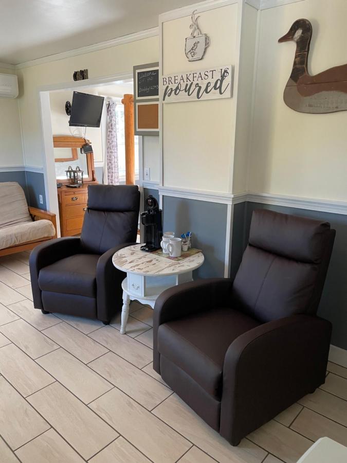 | Foster Lake Inn