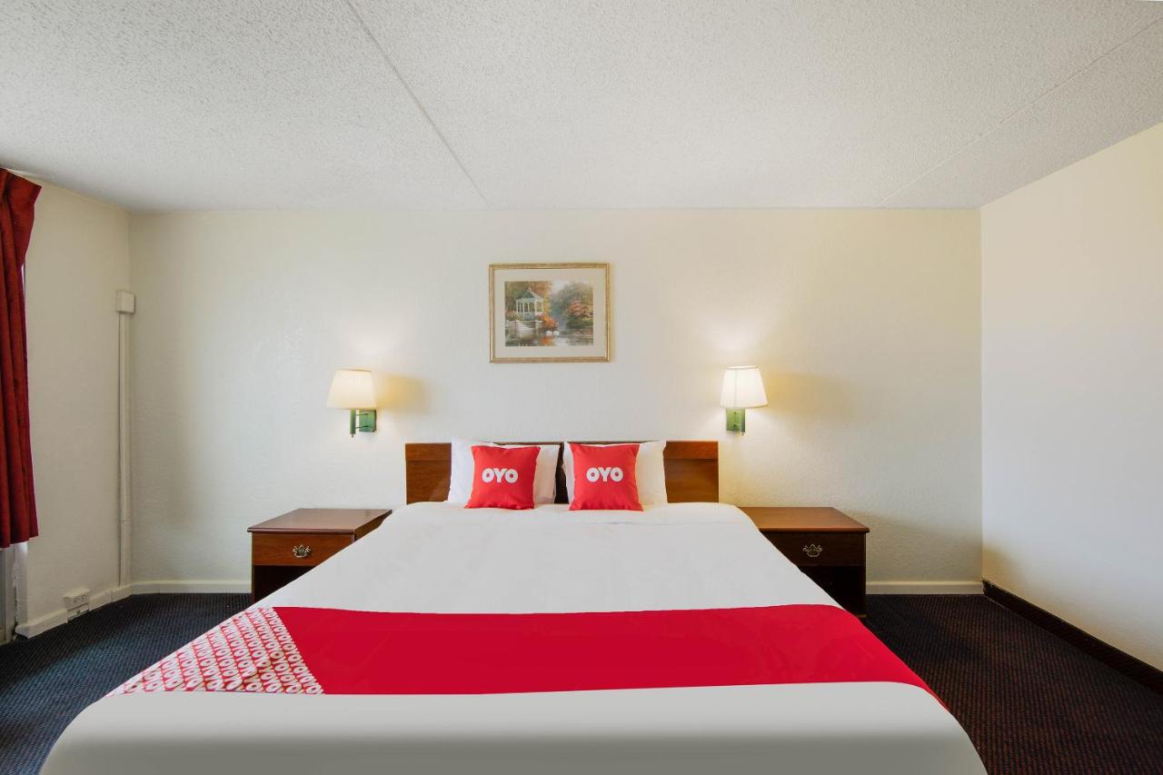 King Room at OYO Hotel Doswell Kings Dominion