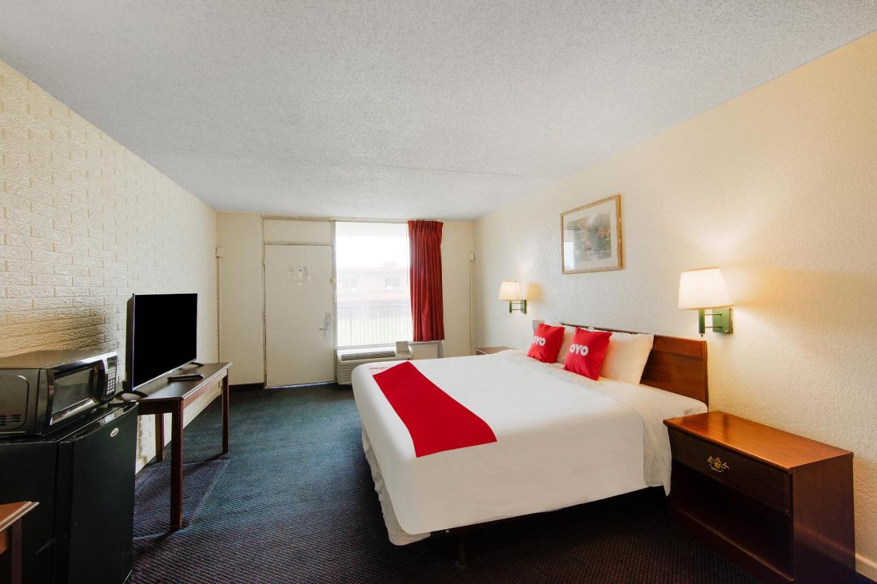 King Room at OYO Hotel Doswell Kings Dominion