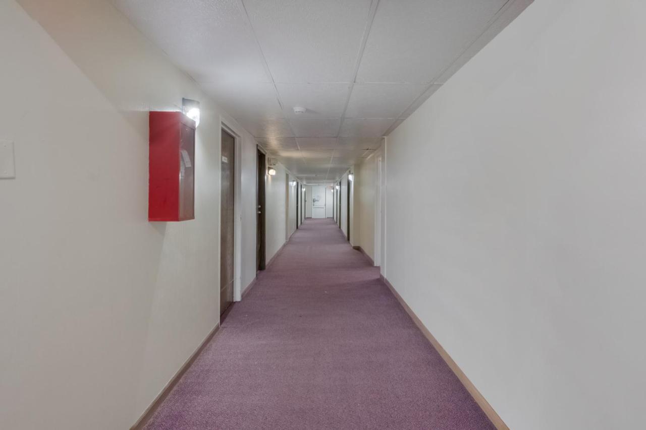 | OYO Hotel Morton East Peoria IL I-74