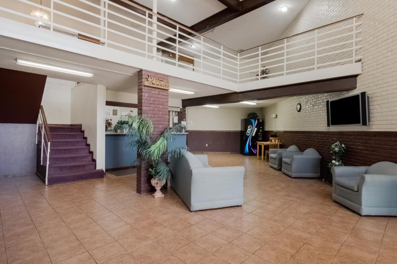 | OYO Hotel Morton East Peoria IL I-74