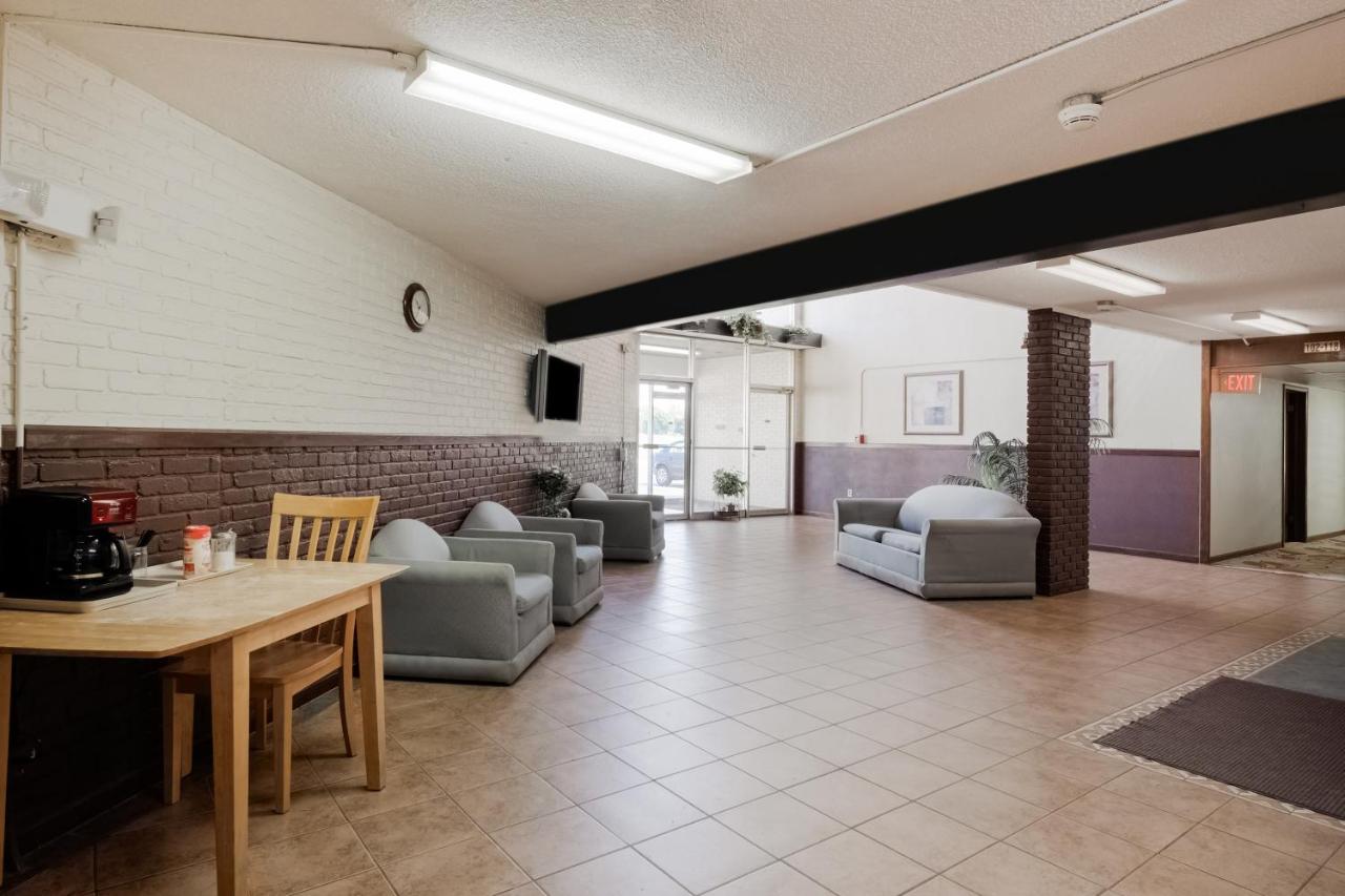| OYO Hotel Morton East Peoria IL I-74