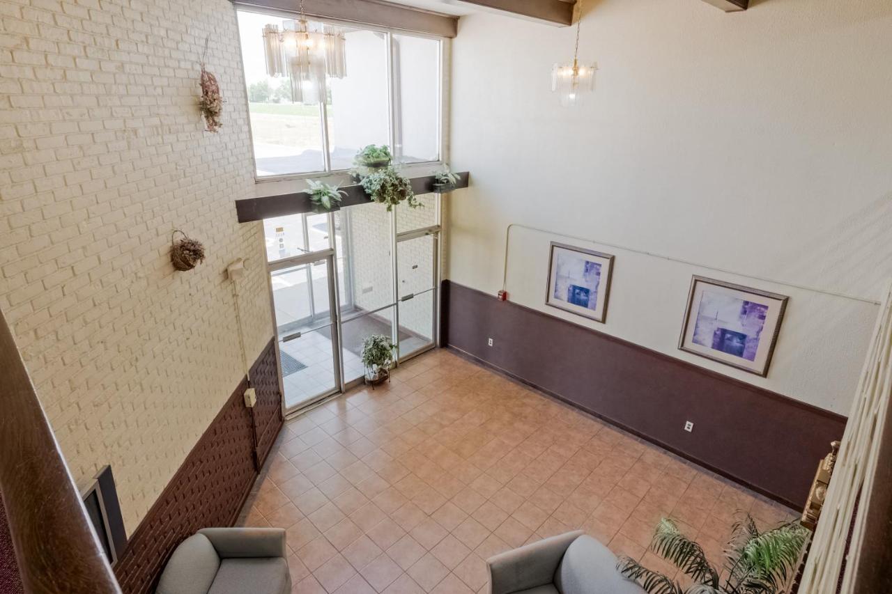  | OYO Hotel Morton East Peoria IL I-74
