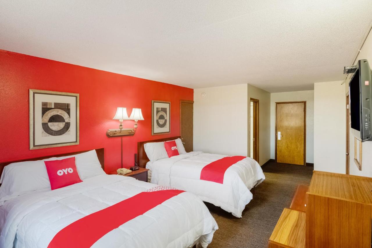 | OYO Hotel Morton East Peoria IL I-74