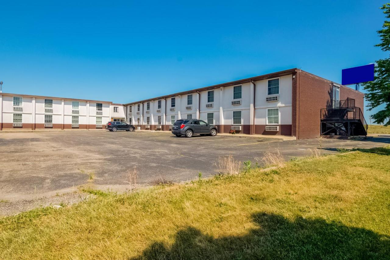 | OYO Hotel Morton East Peoria IL I-74