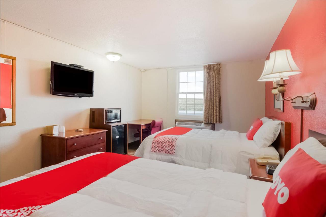 | OYO Hotel Morton East Peoria IL I-74
