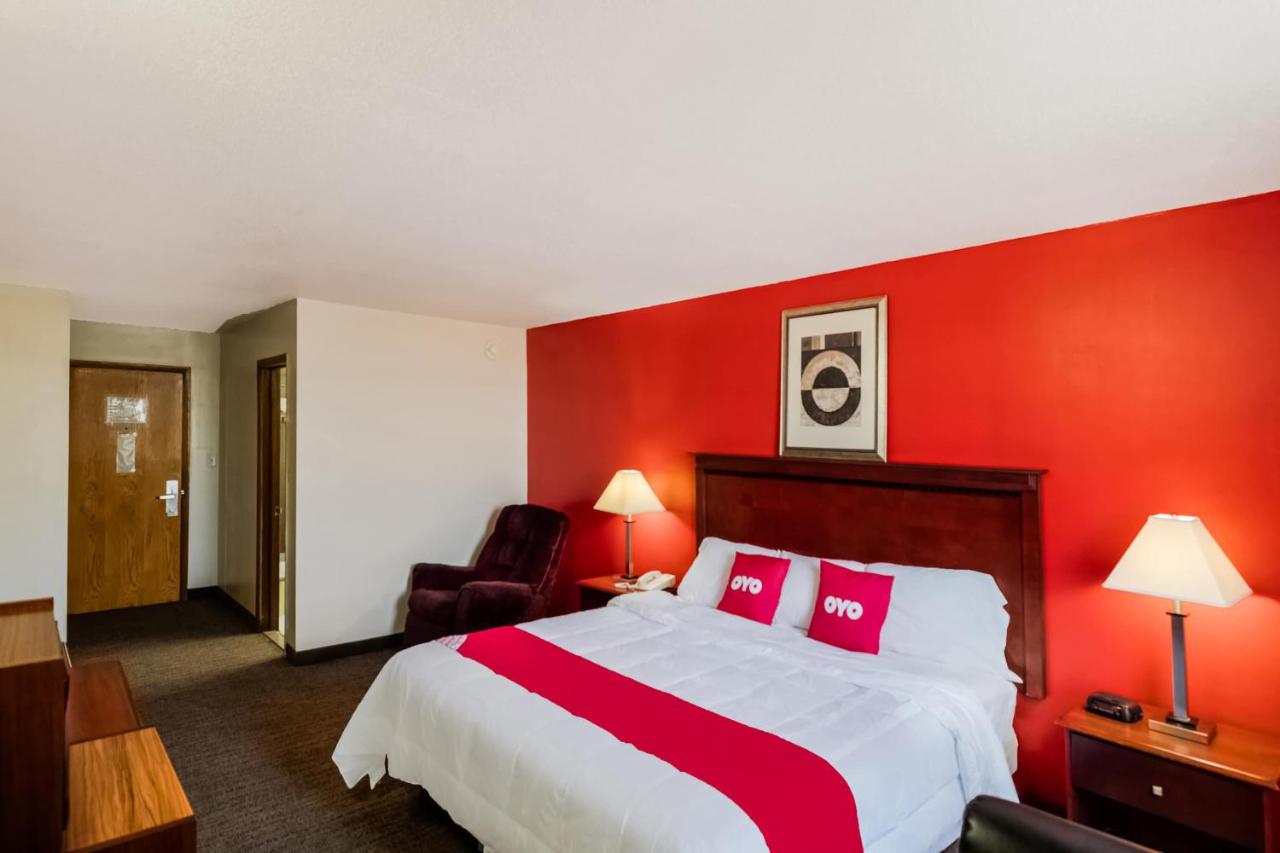 | OYO Hotel Morton East Peoria IL I-74