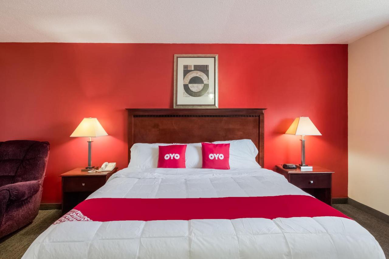| OYO Hotel Morton East Peoria IL I-74