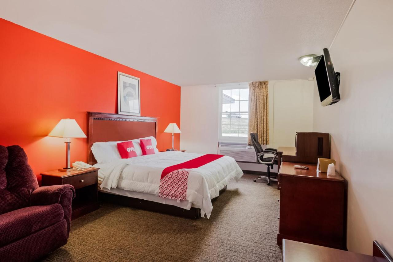 | OYO Hotel Morton East Peoria IL I-74