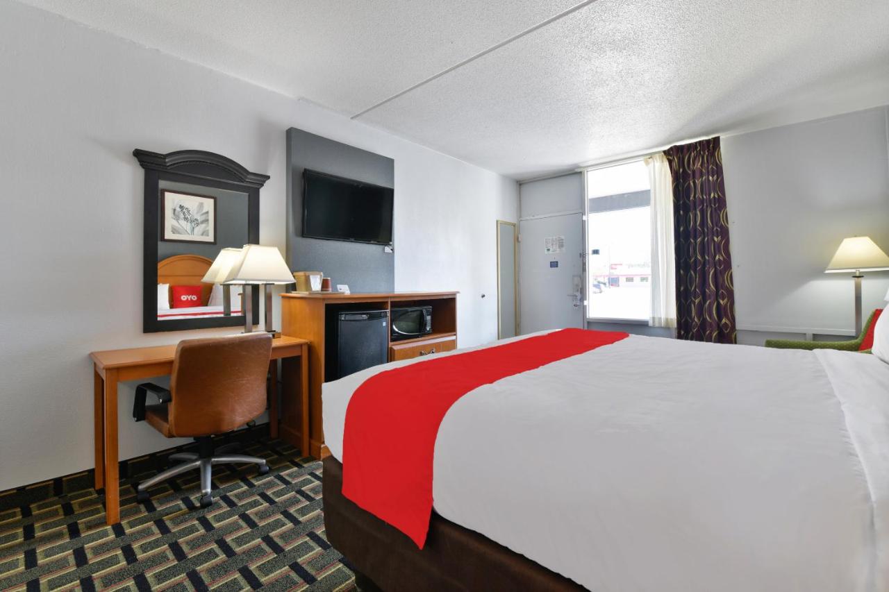 King Bed Smoking at OYO Hotel Lake Park/Valdosta I-75, Exit 5