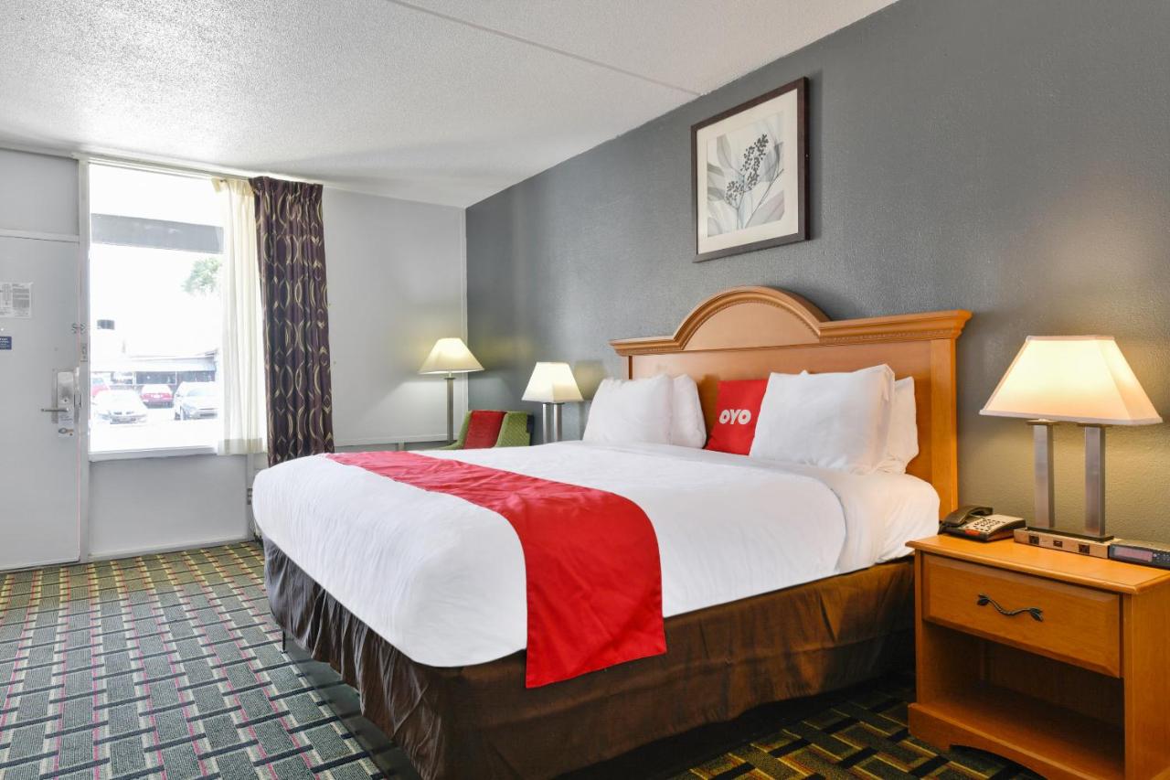 King Bed Smoking at OYO Hotel Lake Park/Valdosta I-75, Exit 5
