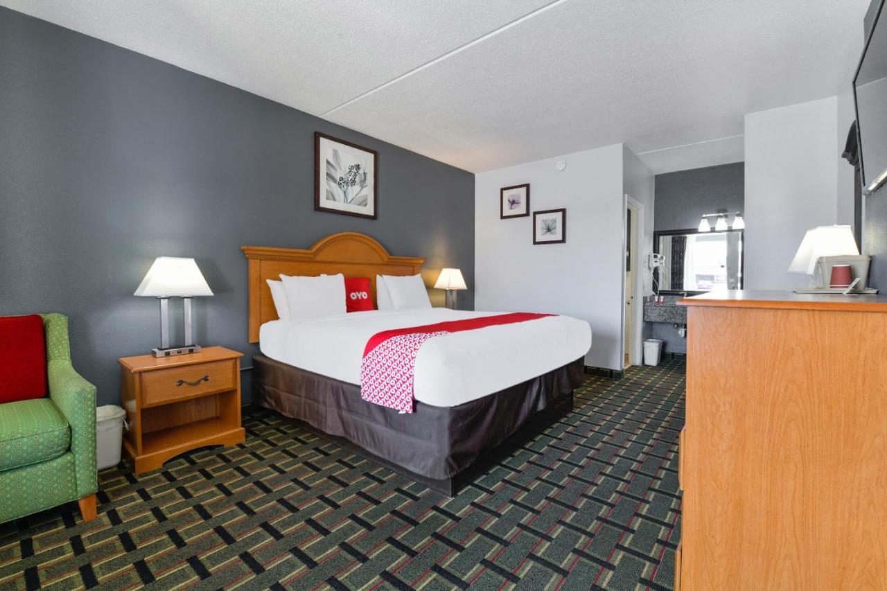 King Bed Smoking at OYO Hotel Lake Park/Valdosta I-75, Exit 5