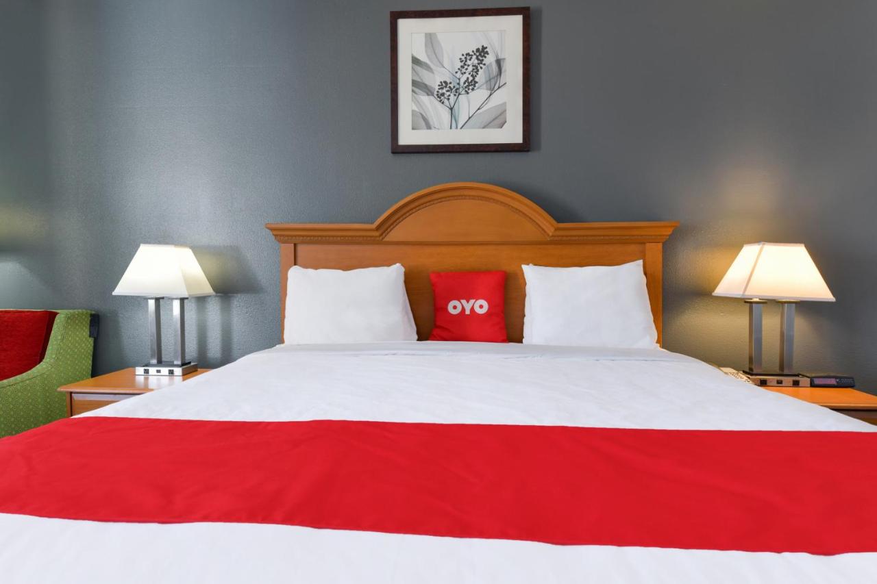 King Bed Smoking at OYO Hotel Lake Park/Valdosta I-75, Exit 5