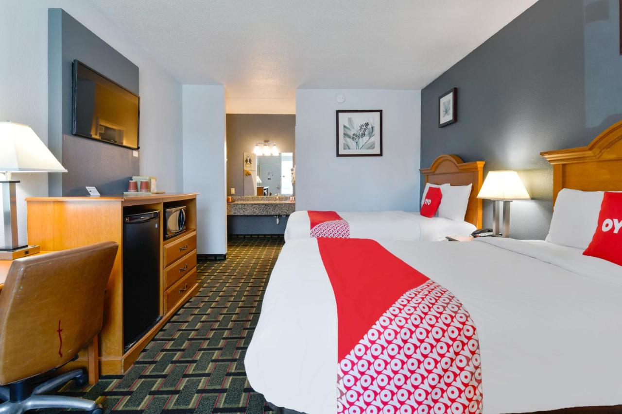 Double Room with Two Double Beds at OYO Hotel Lake Park/Valdosta I-75, Exit 5