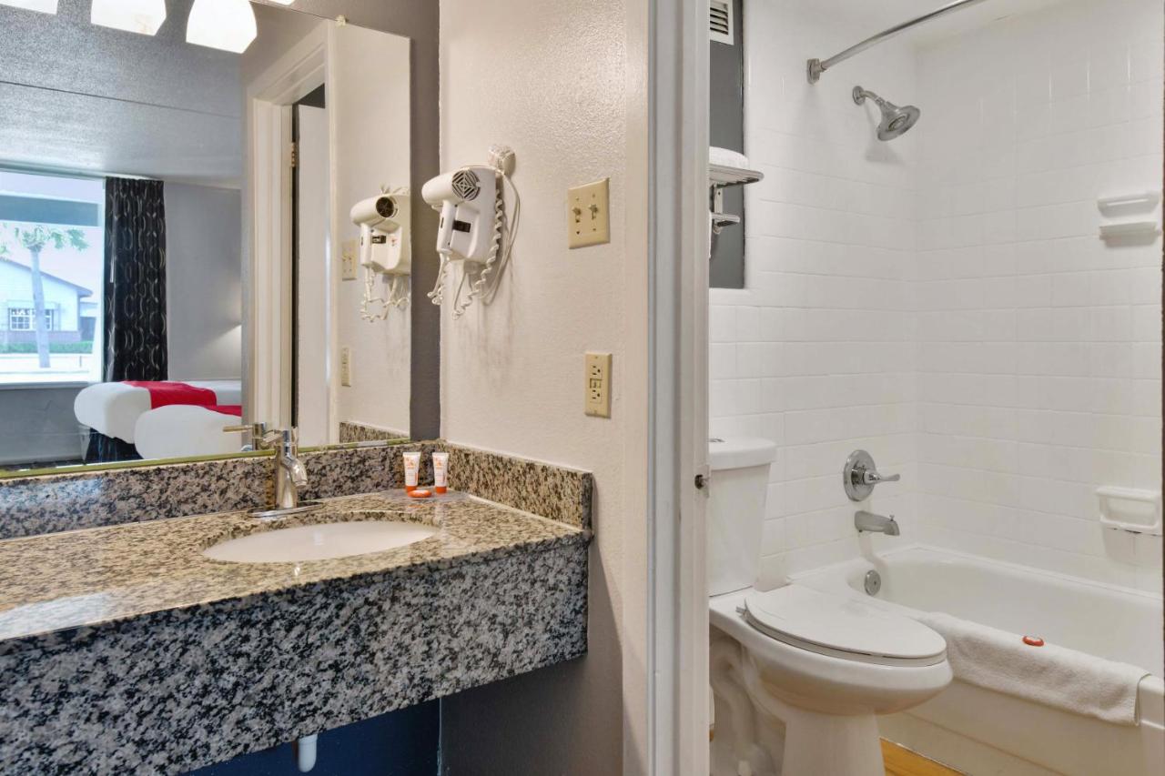 Double Room with Two Double Beds at OYO Hotel Lake Park/Valdosta I-75, Exit 5