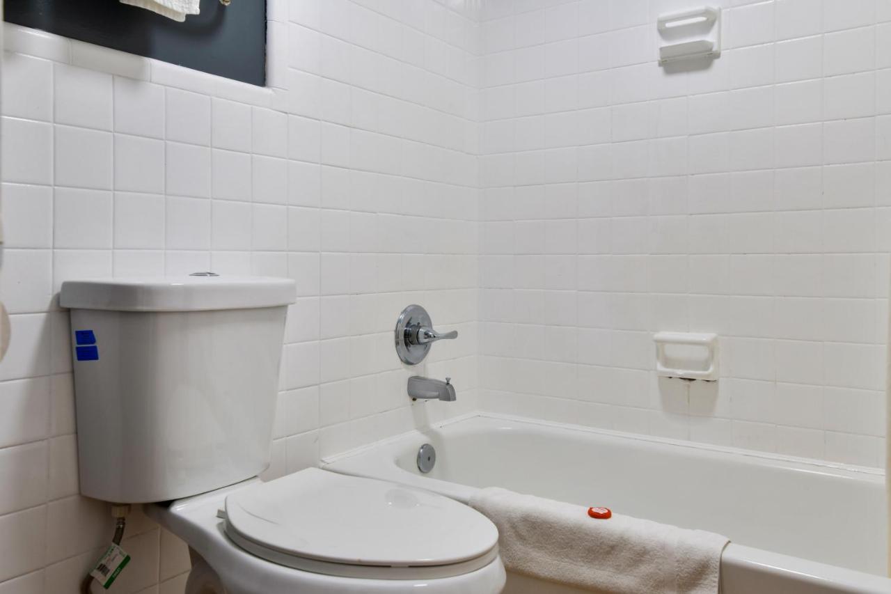 Double Room with Two Double Beds at OYO Hotel Lake Park/Valdosta I-75, Exit 5