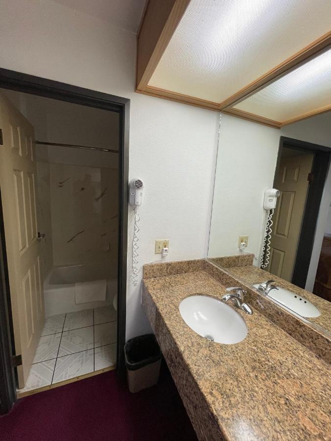 | Chino Motel