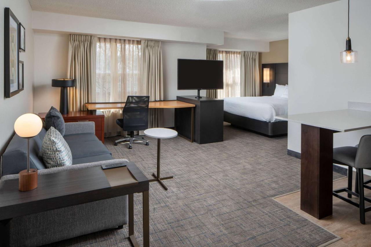 Studio Suite Queen at Sonesta ES Suites Fairfax Fair Lakes