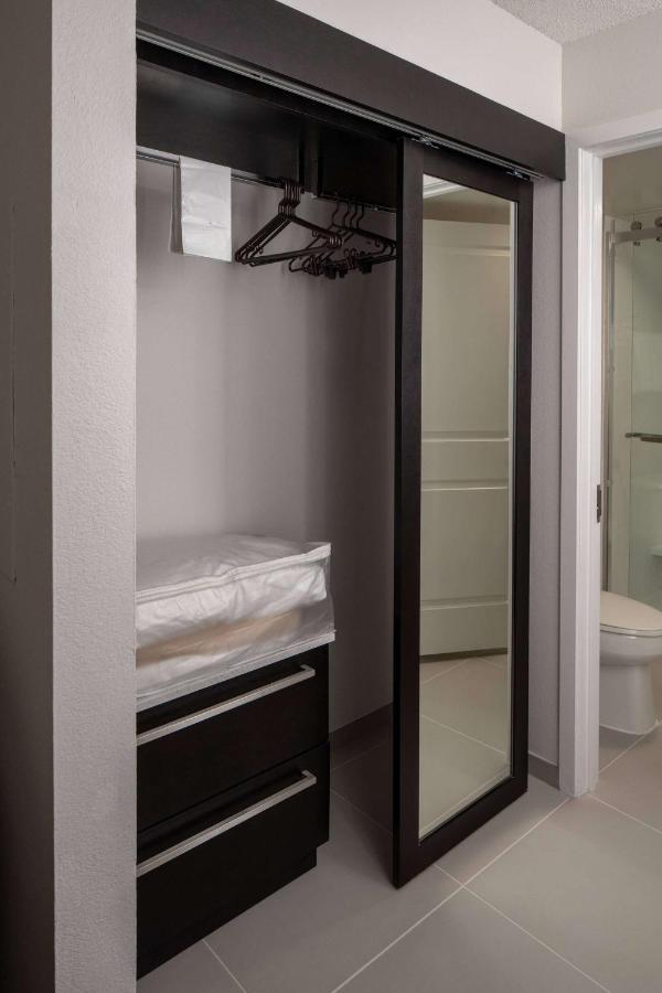 Studio Suite Queen at Sonesta ES Suites Fairfax Fair Lakes