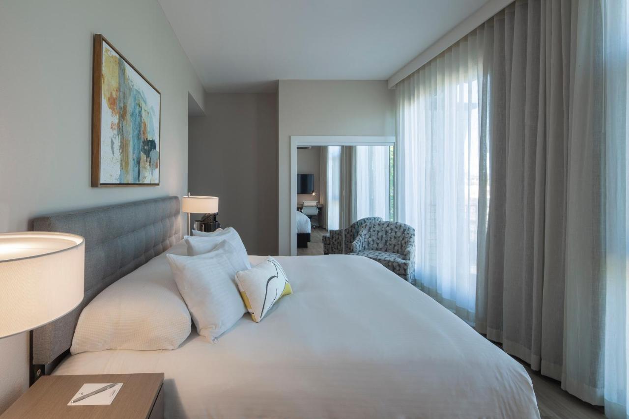 Double Room with Balcony Pet Friendly at Art House Hotel and Suites