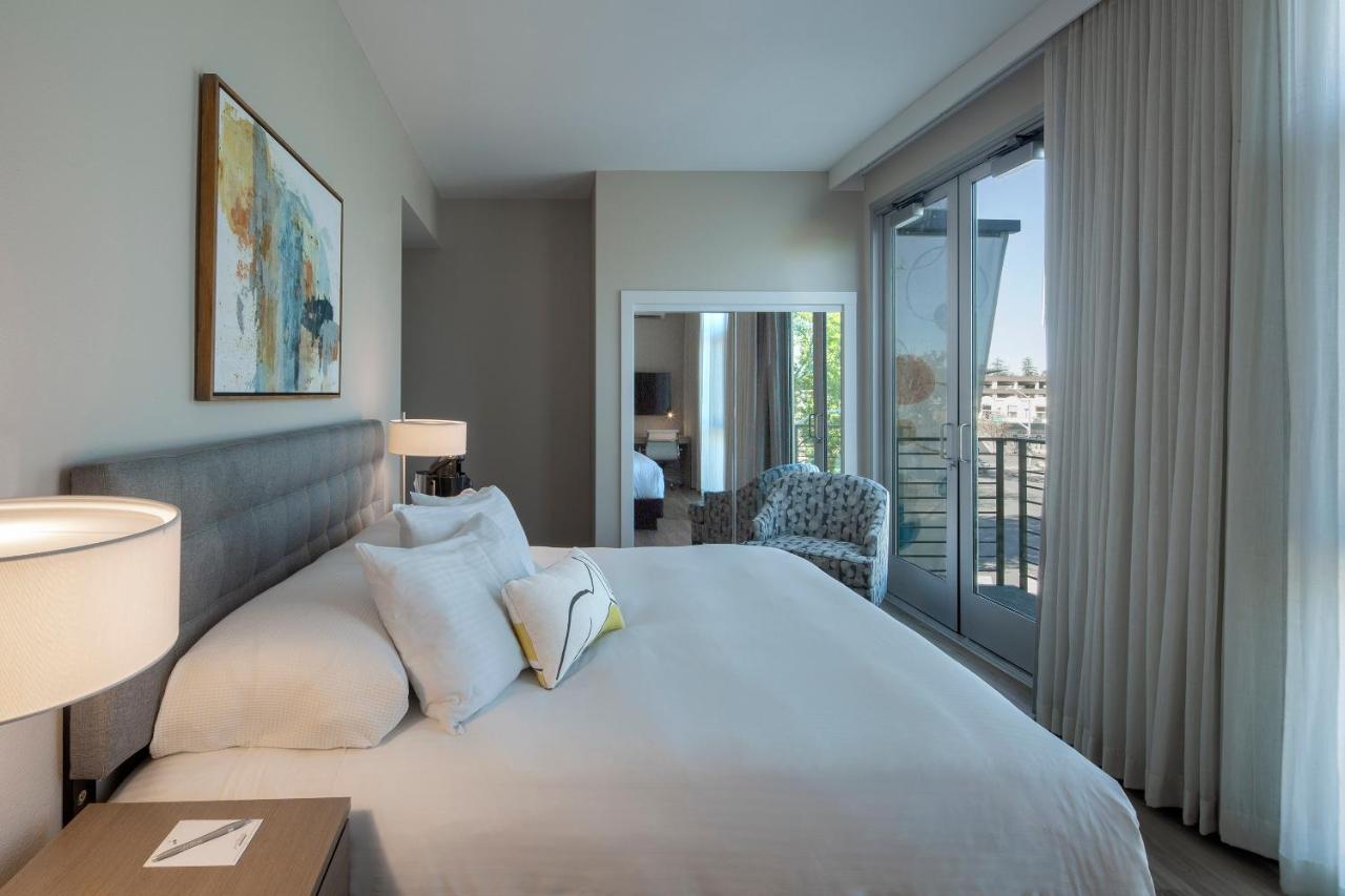 Double Room with Balcony Pet Friendly at Art House Hotel and Suites