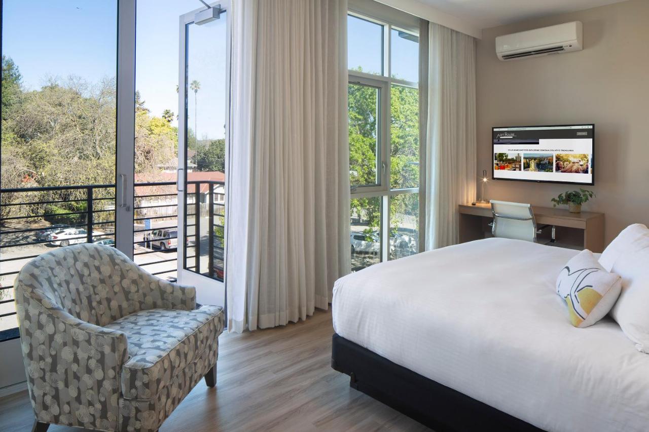 Double Room with Balcony Pet Friendly at Art House Hotel and Suites