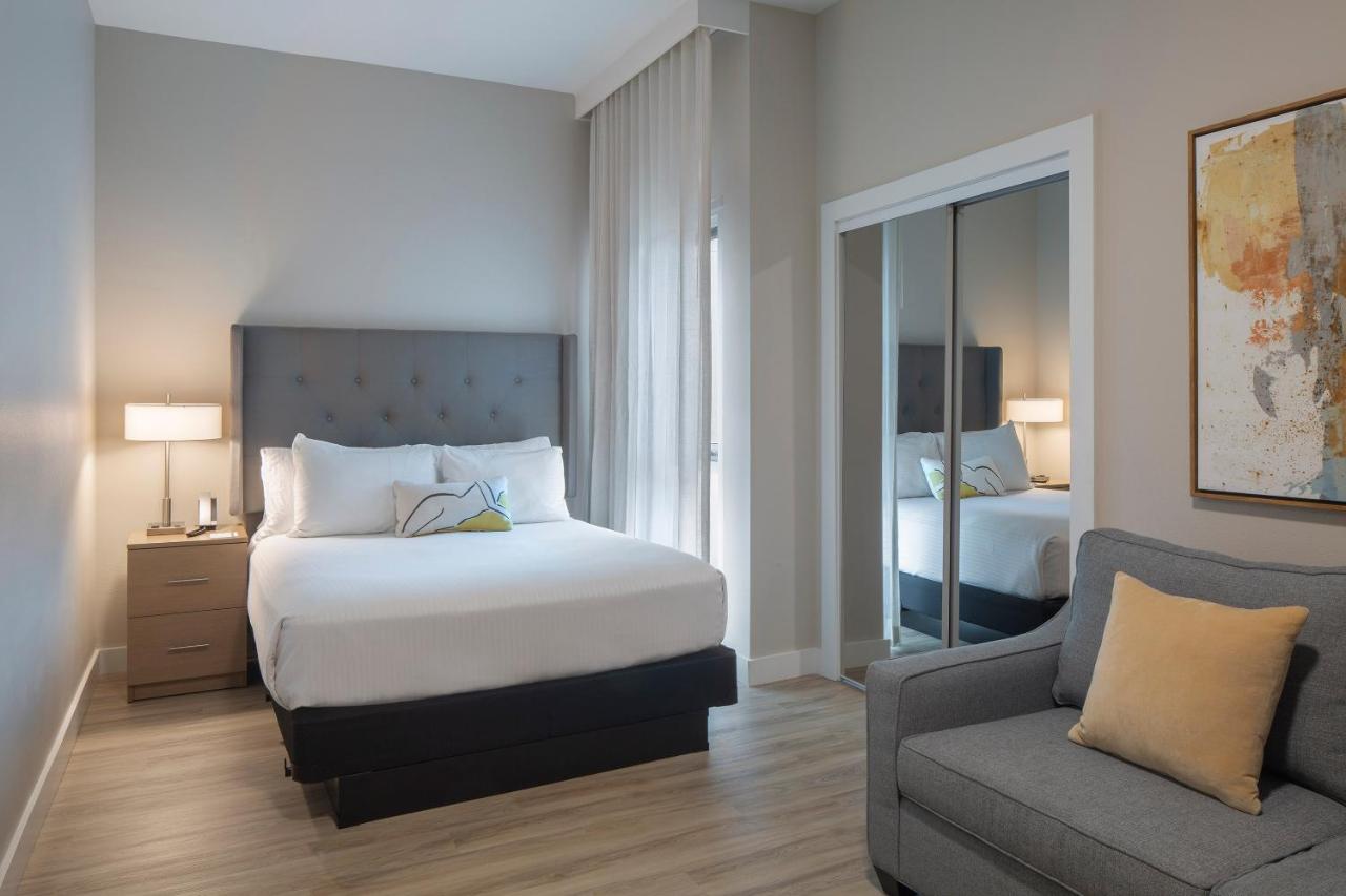 Superior Queen Room at Art House Hotel and Suites