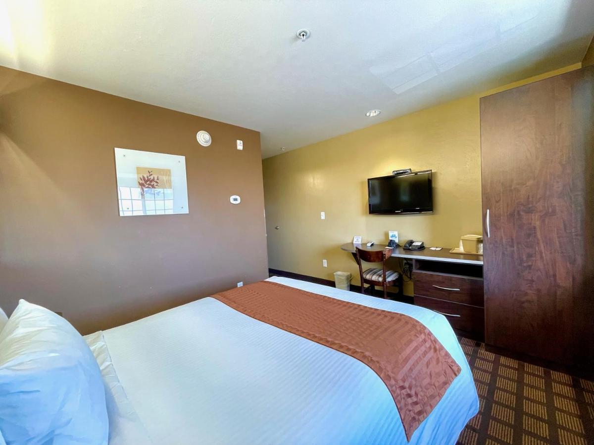 | Microtel Inn & Suites by Wyndham Wheeler Ridge