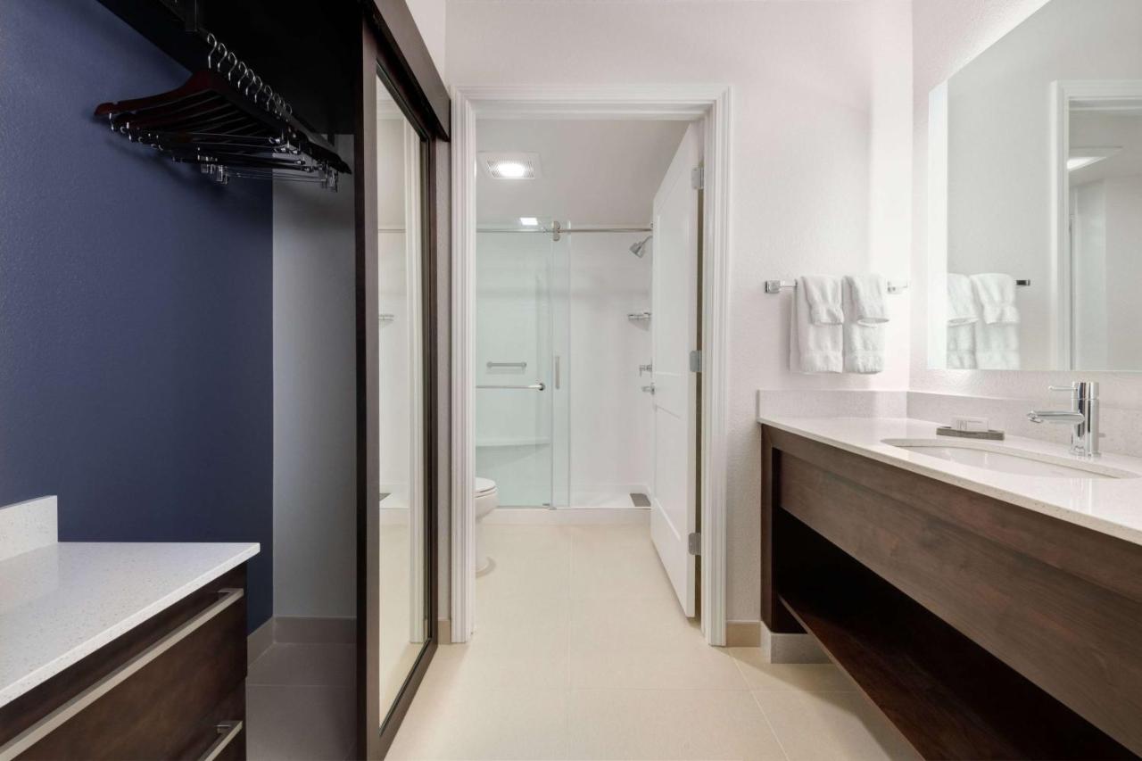 Deluxe Studio Suite King - Hearing Accessible at Sonesta ES Suites Atlanta Alpharetta North Point Mall